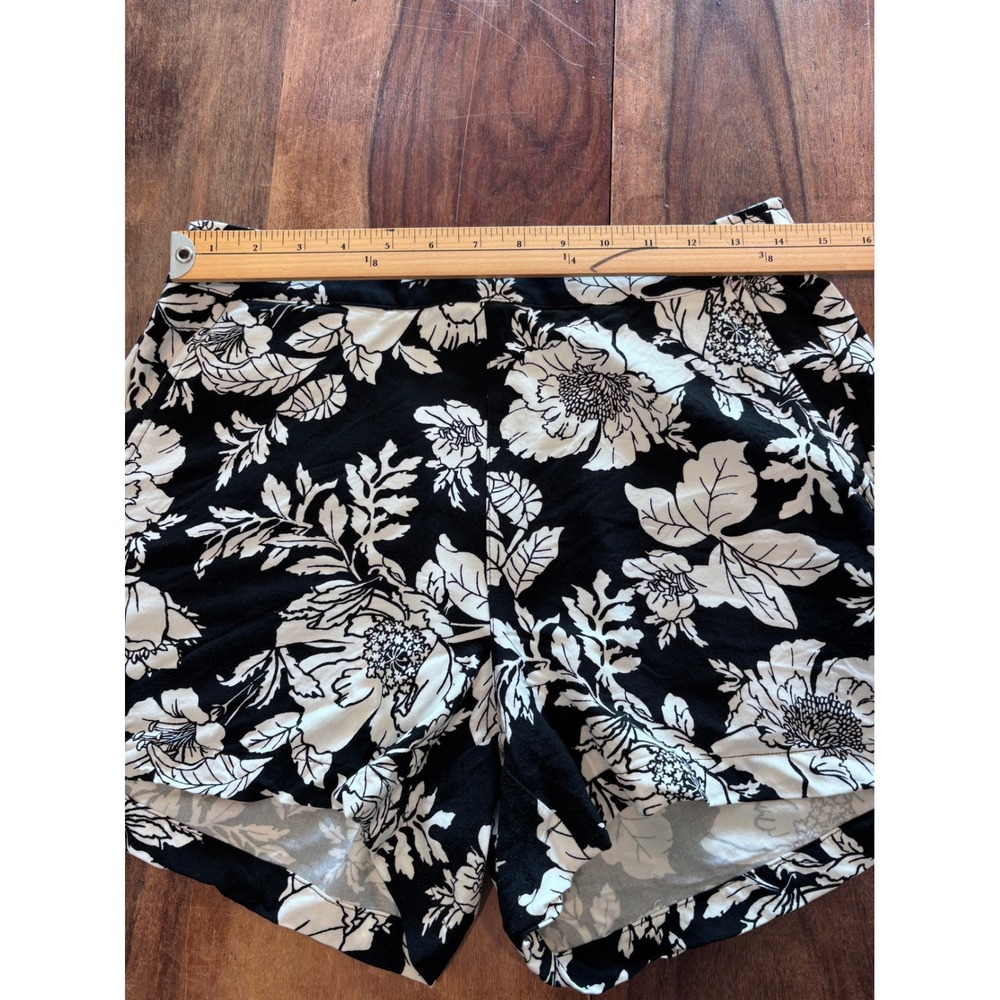 OLD NAVY Playa floral shorts women sz M black white botanical print viscose